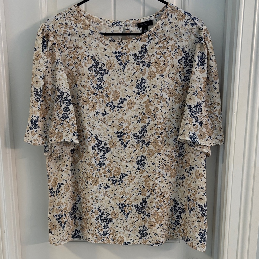 Ann Taylor Factory Cream Floral Short Sleeve Blouse with Navy Accents